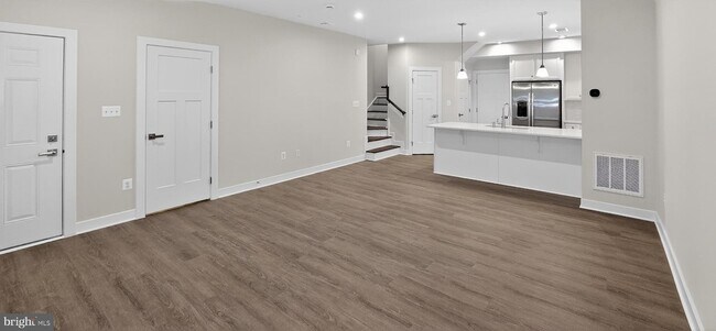 Building Photo - 2542 -A Verona Pl