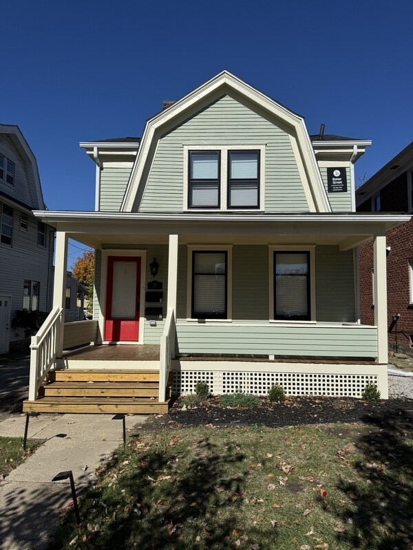 Building Photo - 331 E Ann St