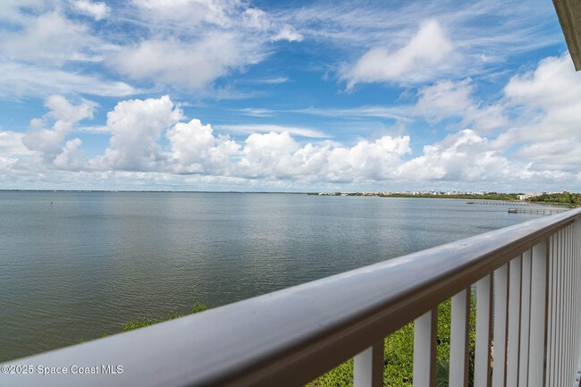 Building Photo - 7048 Sevilla Ct