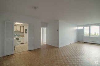 Building Photo - 900 Av. Rockland