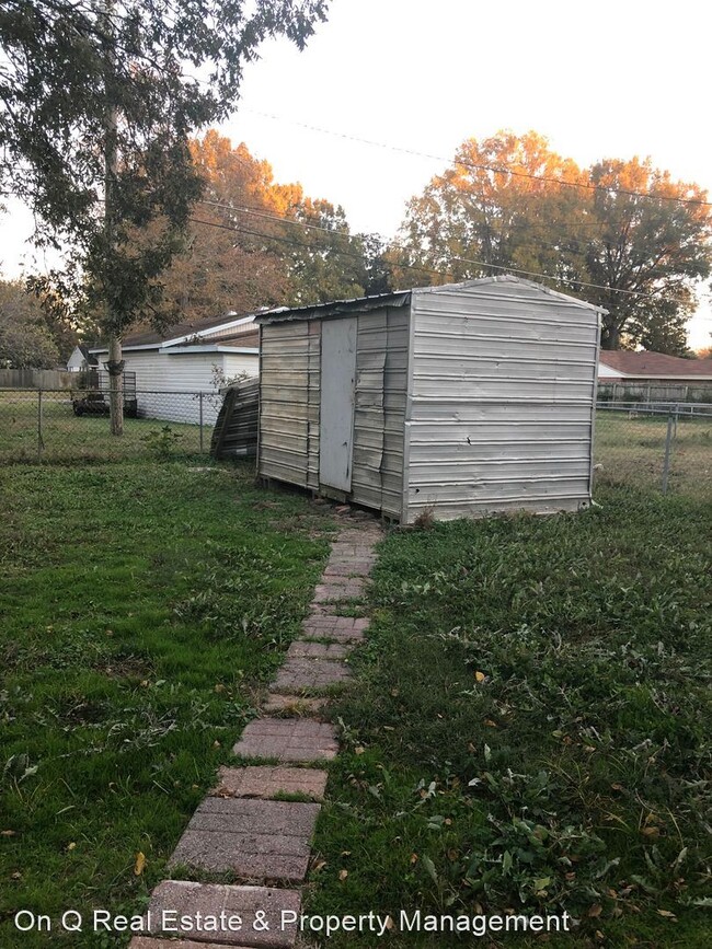 Building Photo - 3 br, 1 bath House - 105 S. Magnolia