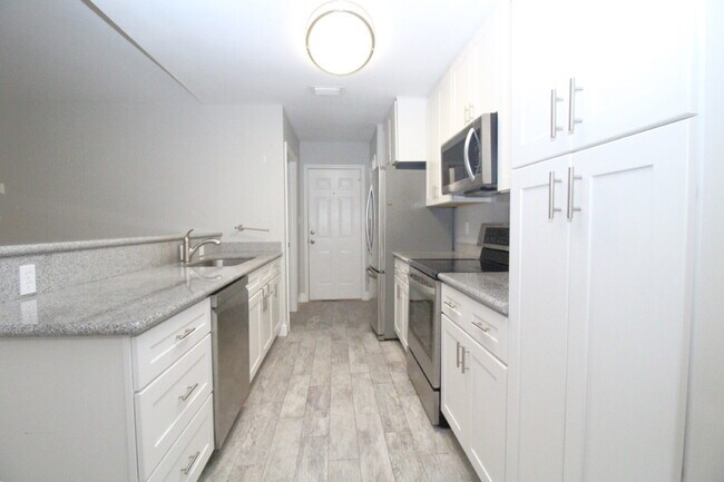 Foto del edificio - Northeast Pensacola 3/2 with Fenced Yard &...