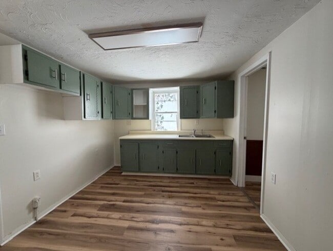 Building Photo - 2 Bed 1 Bath Single Family Home Available in Fairborn