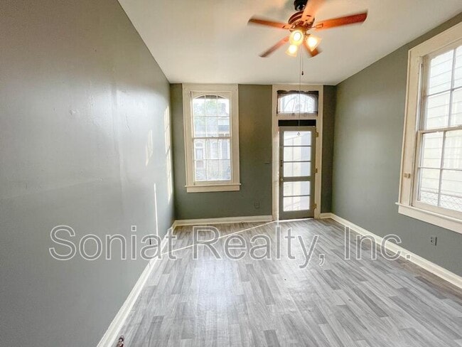 Building Photo - 2515 Laharpe Street