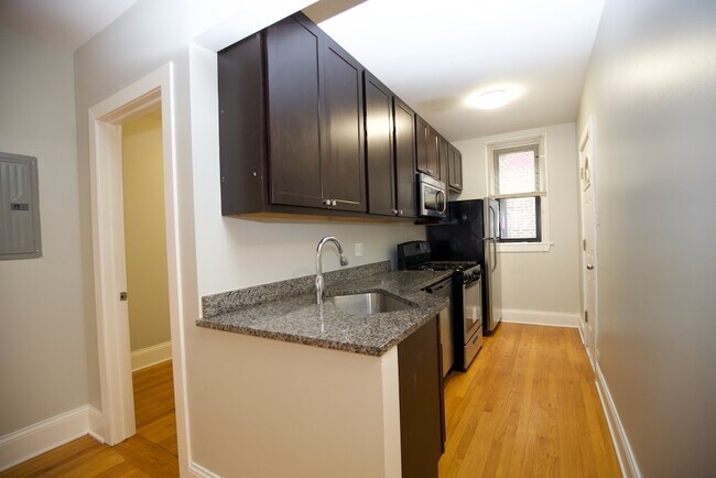 Building Photo - 4742 S Woodlawn Ave