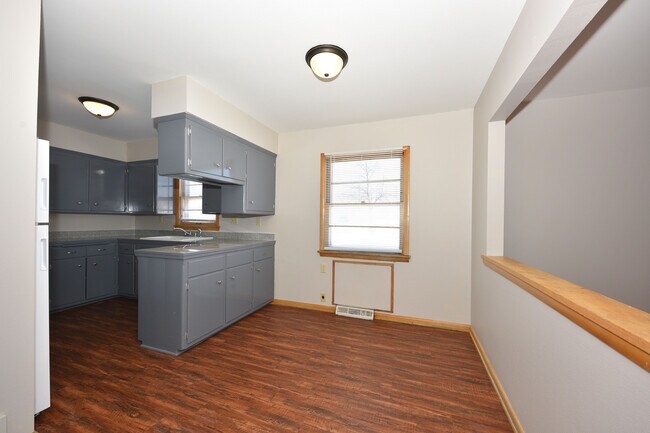 Building Photo - 6445 W Hampton Ave