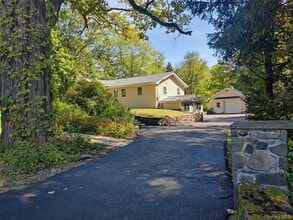 Building Photo - 102 Old Hopewell Rd
