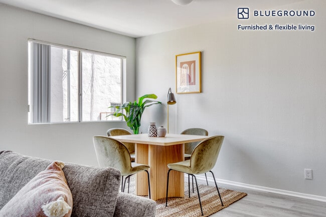 Foto del edificio - 616 N Sweetzer Ave