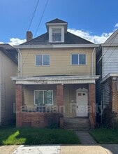 Building Photo - 711 Russellwood Ave