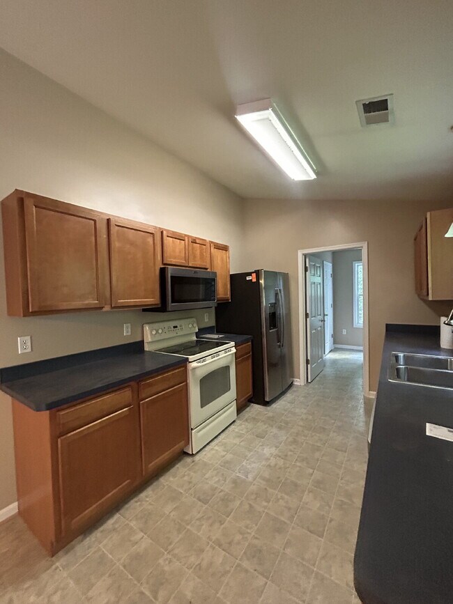 Building Photo - 427 Vesey Dr