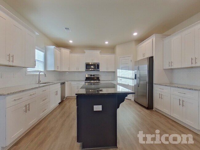 Foto del edificio - 8951 Callaway Dr