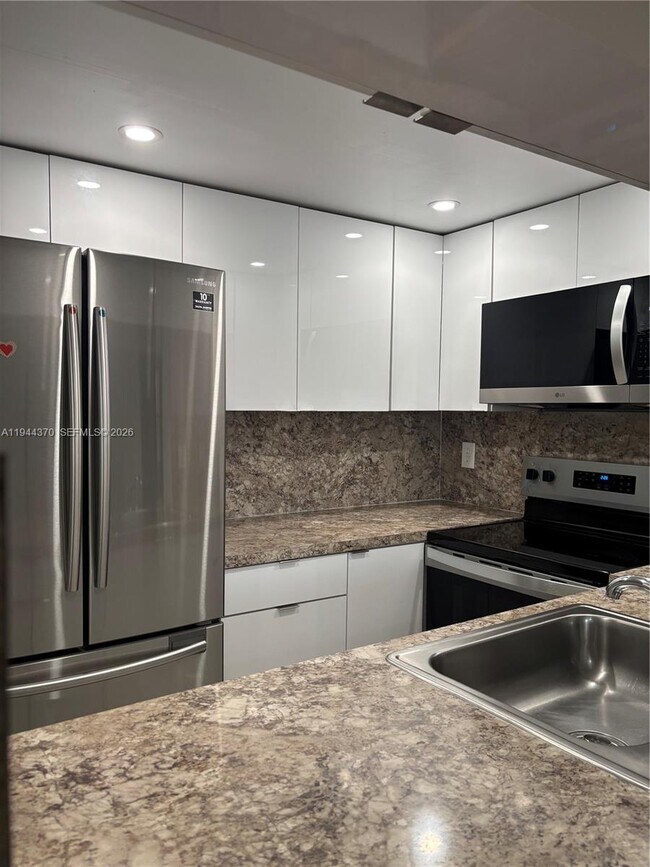 Foto del edificio - 10023 Winding Lake Rd