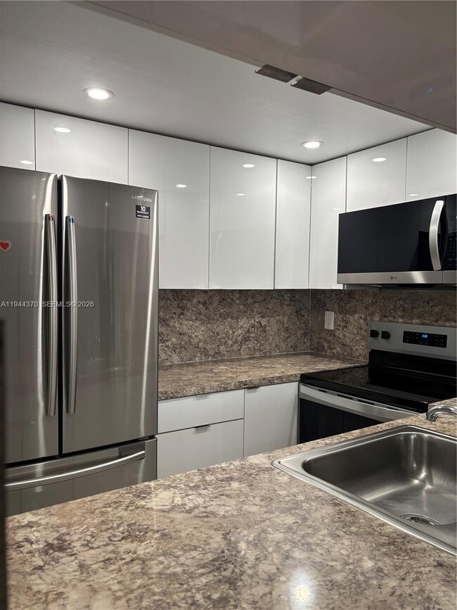 Building Photo - 10023 Winding Lake Rd