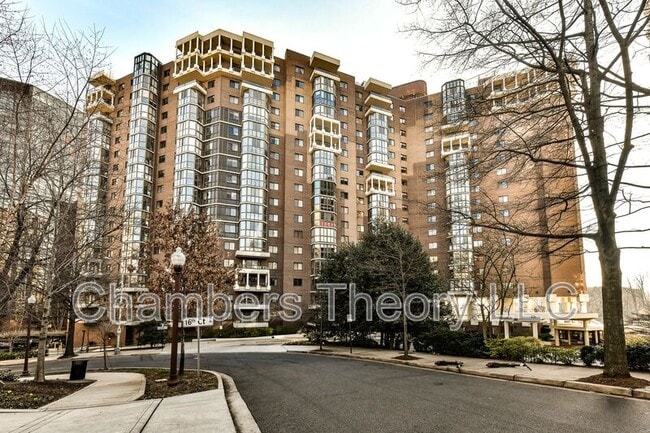 Building Photo - 1600 N Oak St