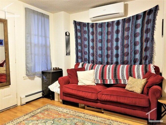 Foto del edificio - HOT ALLSTON LISTING!!!!