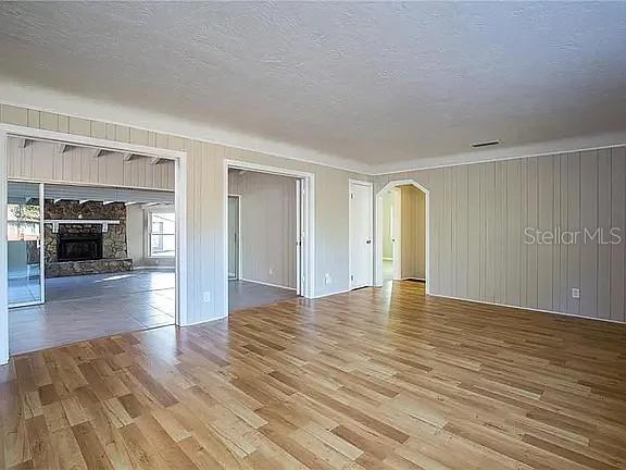 Foto del edificio - 622 Myrtle Way S