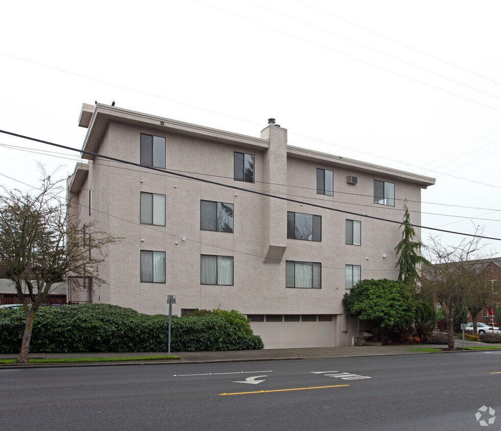 Foto principal - 4900 Fremont Ave N