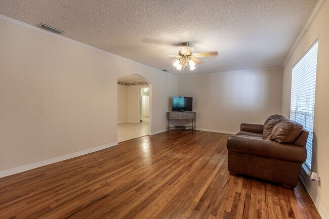 Building Photo - Charming 3-Bedroom Home in the Heart of Da...