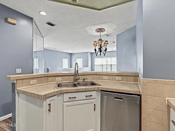 Foto del edificio - 12301 Kernan Forest Blvd