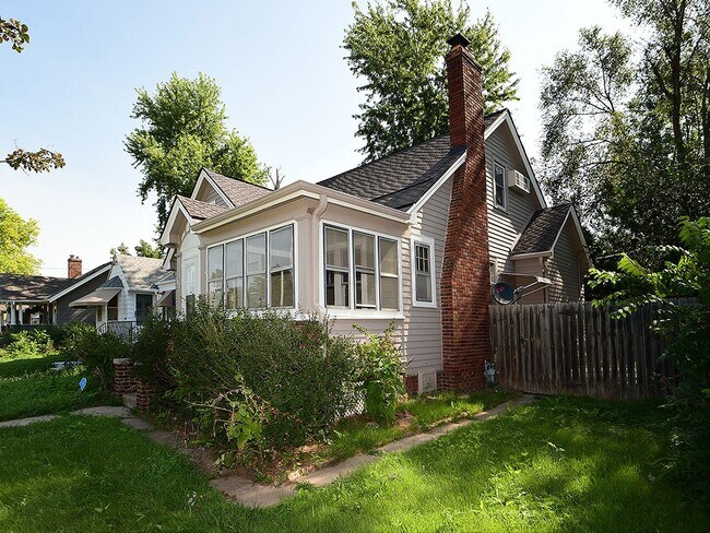 Building Photo - Elmwood Park Charmer