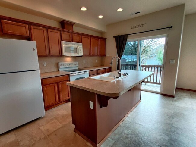 Building Photo - Tumwater Hill Town Home