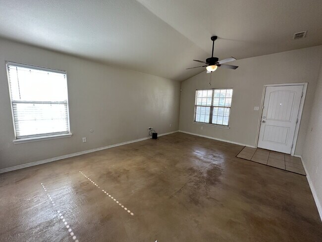 Foto del edificio - Wonderful 3 Bedroom 2 bathroom home!
