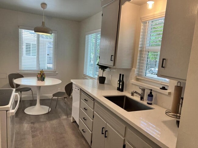 Photo - 3210 B St House