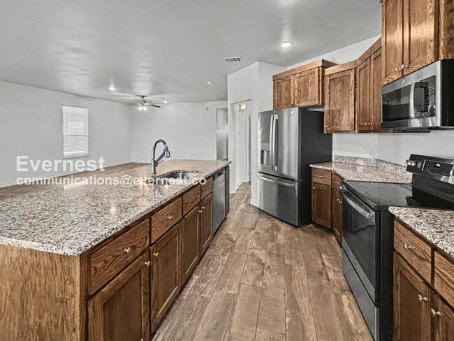 Building Photo - Limited Time Special Offer / 4 Bed, 3 Bath Home with Garage / Pet-Friendly / Vouchers Accepted / ...