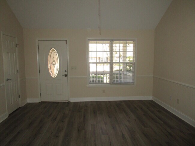 Building Photo - 3442 Beacon Dr