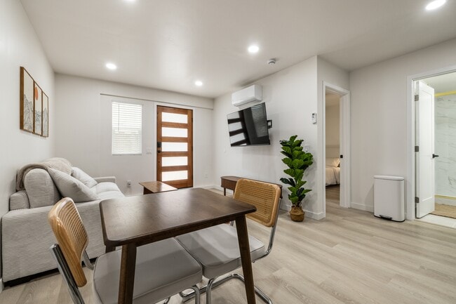 Building Photo - 4018 Riviera Dr