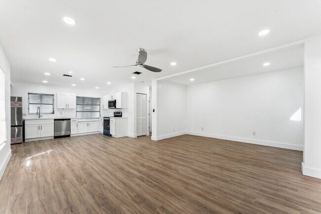 Building Photo - 921 NW 8th Ave