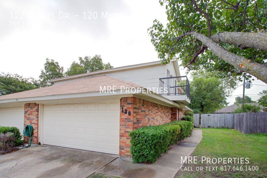 Foto principal - Coming Mid-March! Charming 2-Story Duplex ...