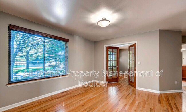 Foto del edificio - 4886 Kings Ridge Blvd