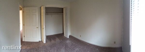 Building Photo - 204 Evergreen Dr
