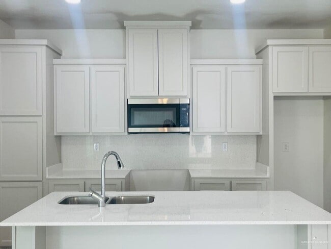 Building Photo - 1509 Shavano Dr