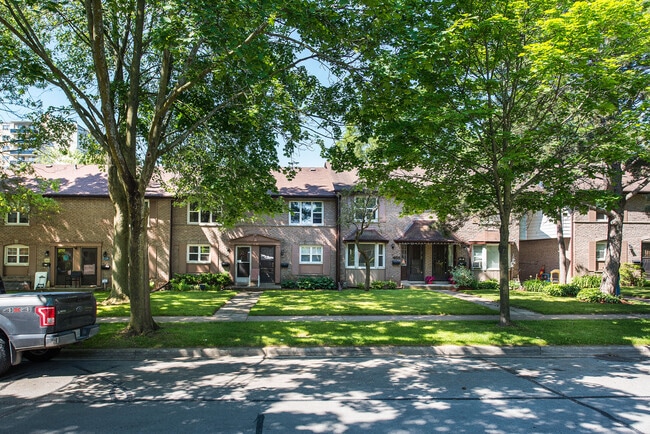 Building Photo - 452-560 ARLINGTON BLVD