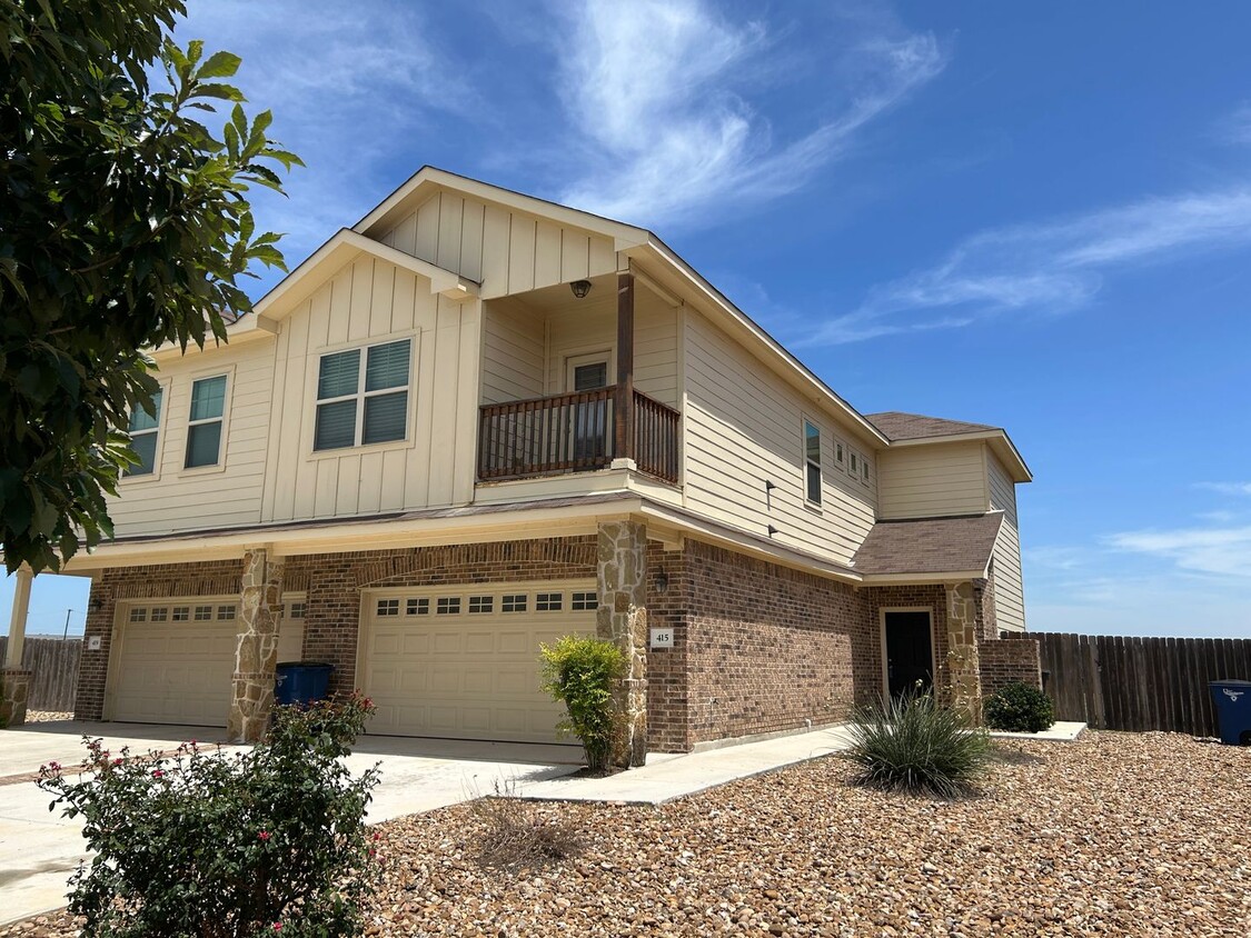 Primary Photo - 3/2.5/2 with Game Room Loft / Balcony off ...