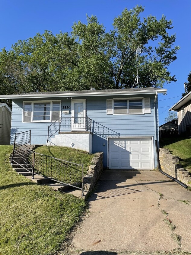 Primary Photo - 2850 Indiana Ave