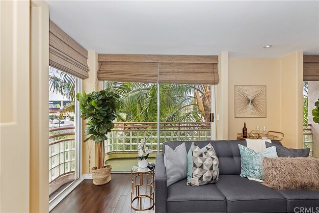 Living Room - 131 N Croft Ave