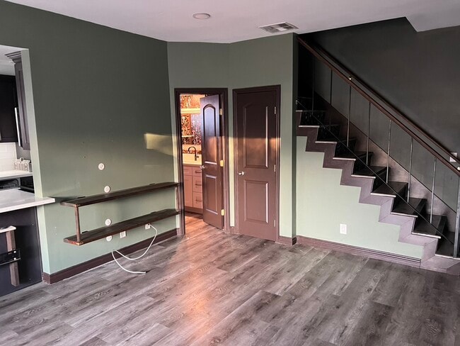 Building Photo - 7515 Winnetka Ave