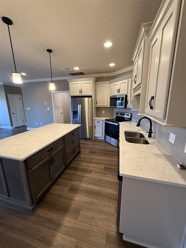 Foto del edificio - 528 Cumberland Pointe Ln