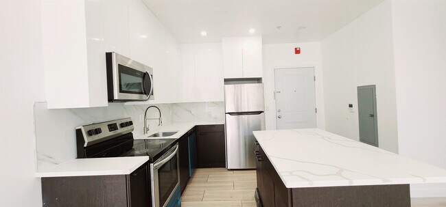 Foto del edificio - 30 Howe Ave