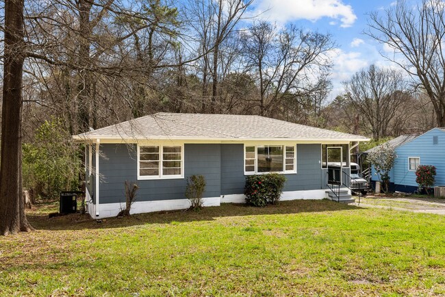 Building Photo - Beautifully Renovated 3 Bedroom 2 Bath Hom...