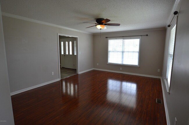 Foto del edificio - 304 Westmont Rd