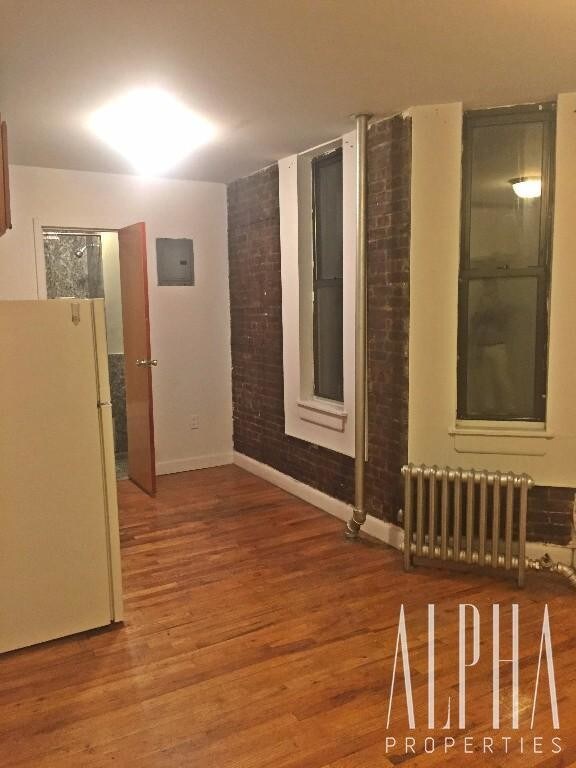 Building Photo - 434 E 76th St