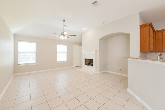 Foto del edificio - 3011 Lockeridge Village Dr