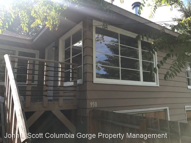 Primary Photo - 2 br, 1 bath House - 950 Main St.