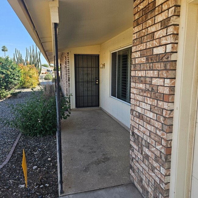 Building Photo - Spacious Home Near Shopping Center