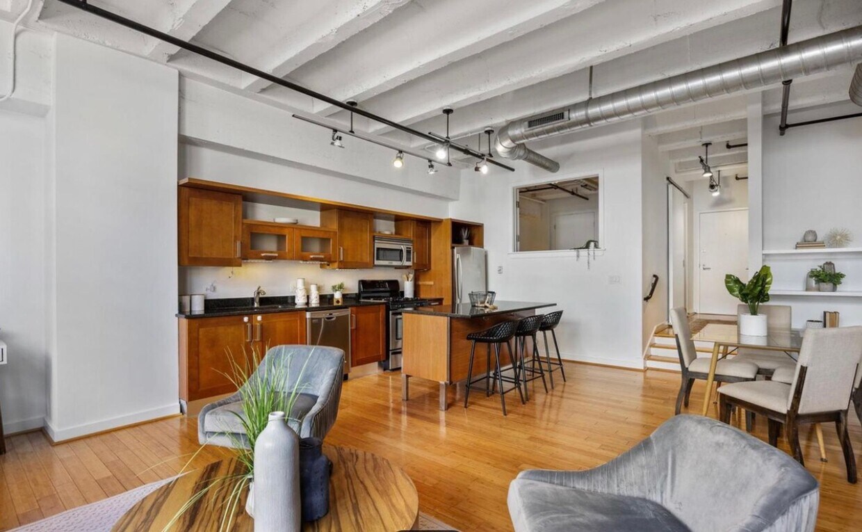 Building Photo - Amazing 2+2 in Logan Cirlce, NW DC