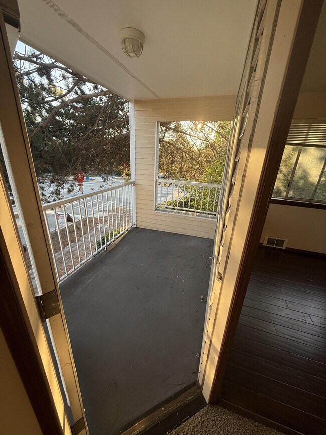 Balcony - 3900 Linden Ave N